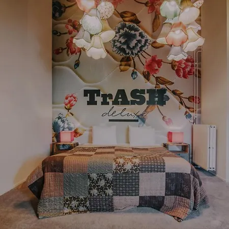 Ξενοδοχείο Trash Deluxe 3*